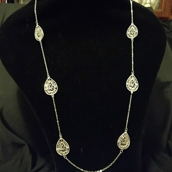 19" silver necklace w/ black crystal stones - Picture 3 of 4
